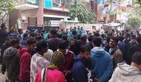 জাতীয় পার্টির চেয়ারম্যানের কার্যালয়ে ঢুকতে পুলিশের বাধা, ক্ষুব্ধ কেন্দ্রীয় নেতারা