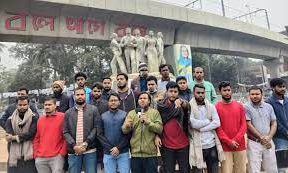নির্বাচন বর্জনের দাবিতে ঢাবিতে ছাত্র অধিকারের বিক্ষোভ