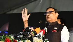 ক্ষমতার স্বপ্নে বিভোর হয়ে