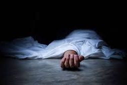 মাকে চিরকুট লিখে এক স্কুলছাত্রীর আত্মহত্যা ১