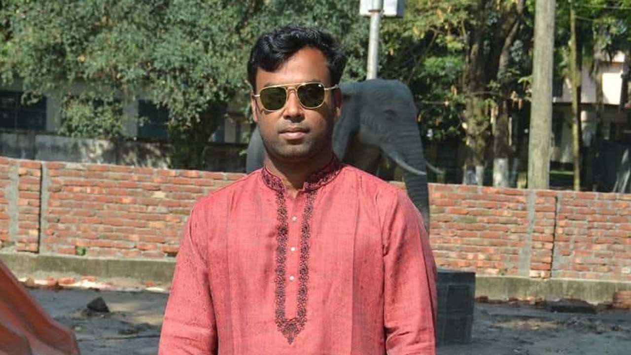 ফেসবুকে ‘বিদায় বাংলাদেশ’ লিখে পলাতক স্বেচ্ছাসেবক লীগ নেতা গ্রেপ্তার