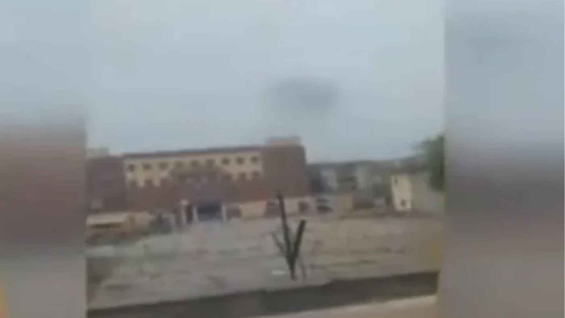 লাহোরে সকালে দুই থেকে তিনটি বিস্ফোরণের শব্দ