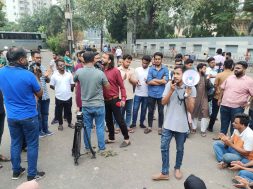 এখনো কাকরাইল মোড়ে সড়কে অবস্থান জবি শিক্ষার্থীদের N.T