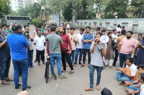 এখনো কাকরাইল মোড়ে সড়কে অবস্থান জবি শিক্ষার্থীদের N.T