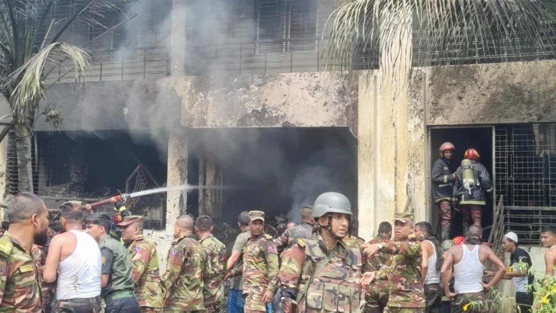 উত্তরায় মাইলস্টোন স্কুল ভবনে বিমান বিধ্বস্ত, নিহত ৩: প্রধান উপদেষ্টার শোক