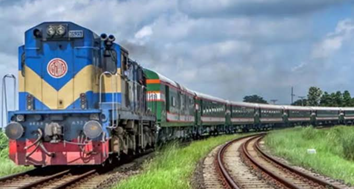 বিমানবন্দর স্টেশনের কাছে যমুনা এক্সপ্রেস লাইনচ্যুত