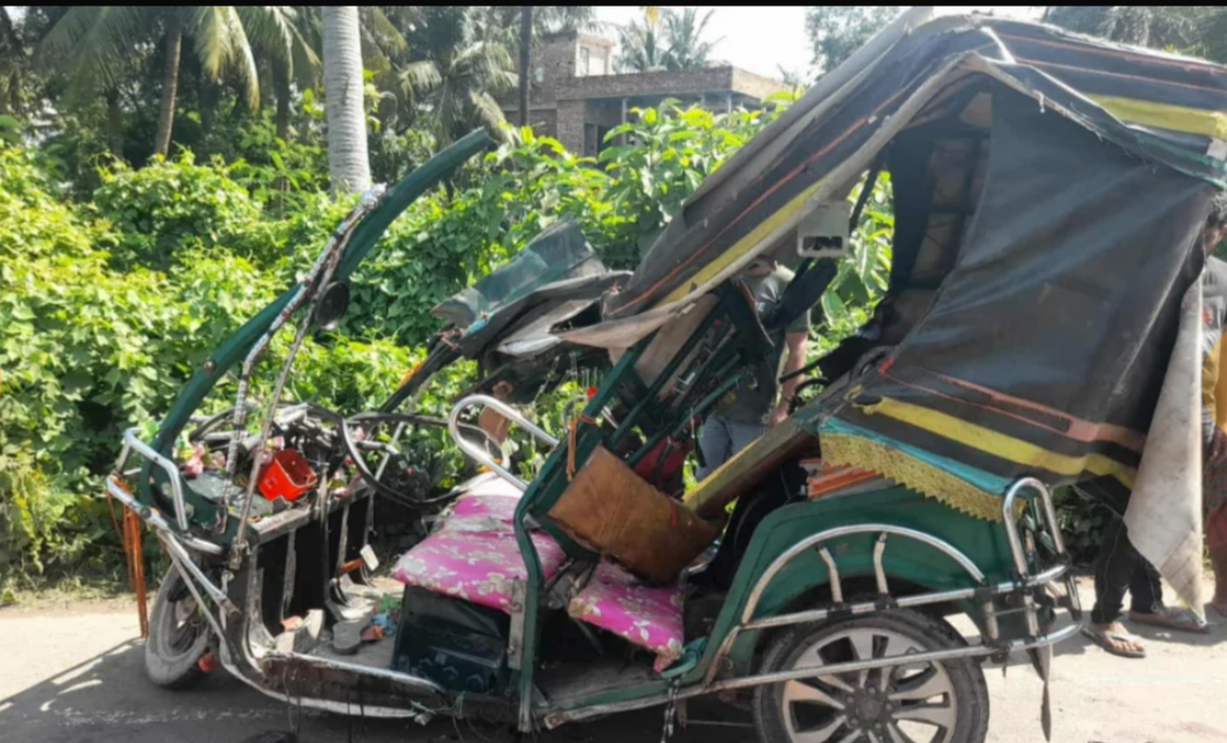 খুলনায় মিনিট্রাকের ধাক্কায় নিহত ৪