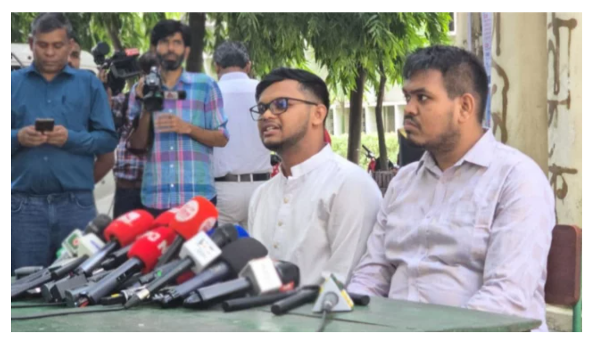 বারেককে সমর্থন দিয়ে নির্বাচন থেকে সরে দাঁড়ালেন মাহিন