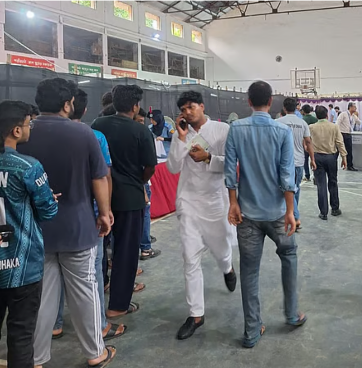 ভোট শুরু হতেই নিয়ম ভাঙলেন ছাত্রদল প্যানেলের ভিপি প্রার্থী আবিদুল