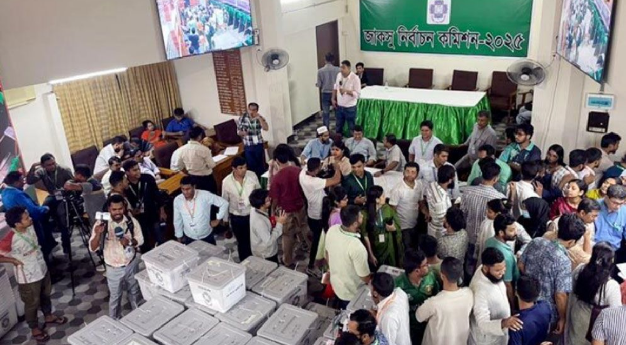 জাকসু নির্বাচন: শেষ হয়নি গণনার কাজ, আজ রাত ১১টার মধ্যে ফল ঘোষণার আশাবাদ