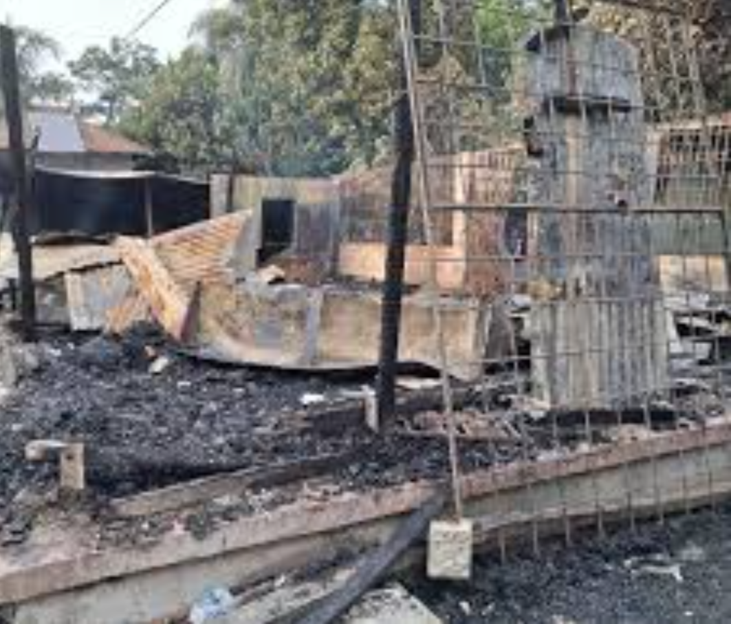 কুমিল্লার হোমনায় চারটি মাজারে হামলা ও আগুন, মামলায় আসামি প্রায় ২২০০