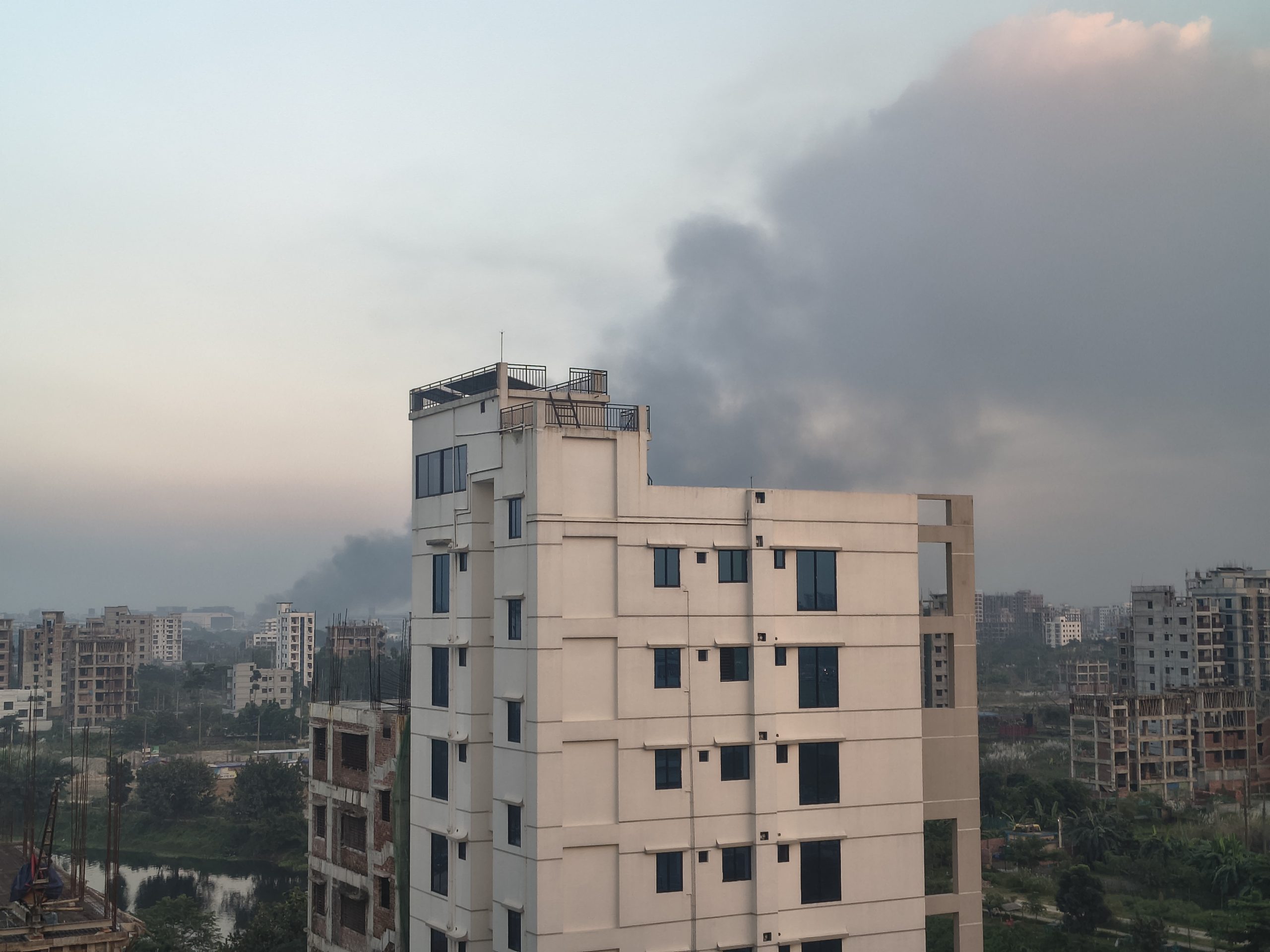 কার্গো ভিলেজের আগুনে ক্ষতির পরিমাণ ১ মিলিয়ন ডলার: ইএবি
