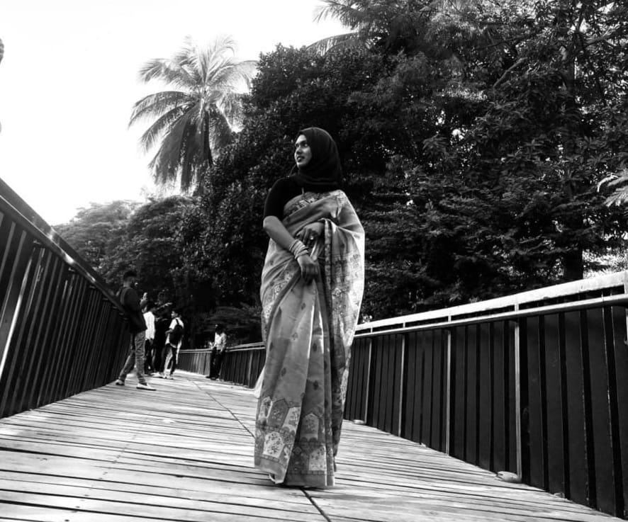 অপর পৃষ্ঠা –  উর্মি আক্তার