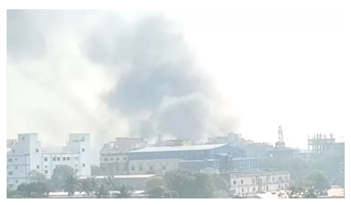 টঙ্গীতে তুলার গুদামে আগুন, কাজ করছে ফায়ার সার্ভিসের ৭ ইউনিট