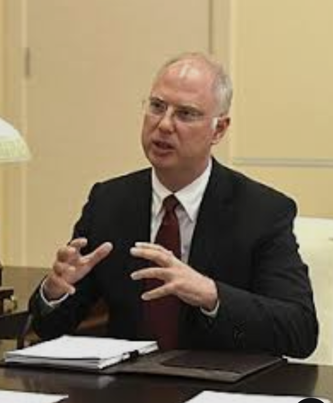 রাশিয়া ছাড়ায় মার্কিন ব্যবসায়ীদের ৩০০ বিলিয়ন ডলার উধাও