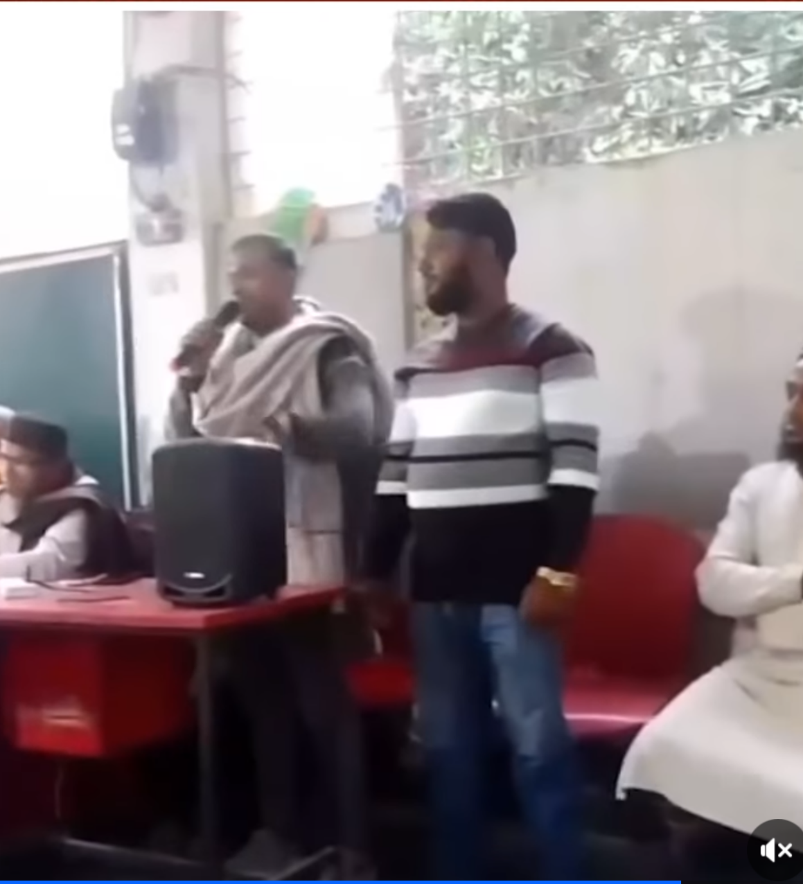 আমাদের ওয়ার্ড হচ্ছে ৭ নম্বর ওয়ার্ড, ধানের শীষের বাইরে গেলে কারো পিঠের চামড়া রাখব না: যুবদল নেতা