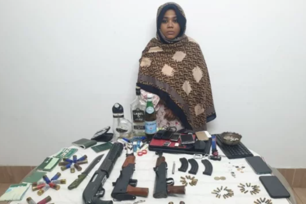 সাবেক ছাত্রদল নেত্রী আগ্নেয়াস্ত্রসহ গ্রেপ্তার