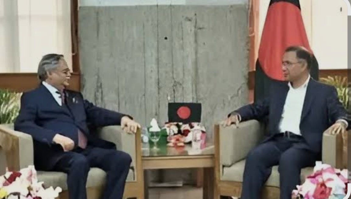 আজ ২৫ ফেব্রুয়ারি, পিলখানায় শহীদ সেনাদের প্রতি রাষ্ট্রপতি ও প্রধানমন্ত্রীর শ্রদ্ধা