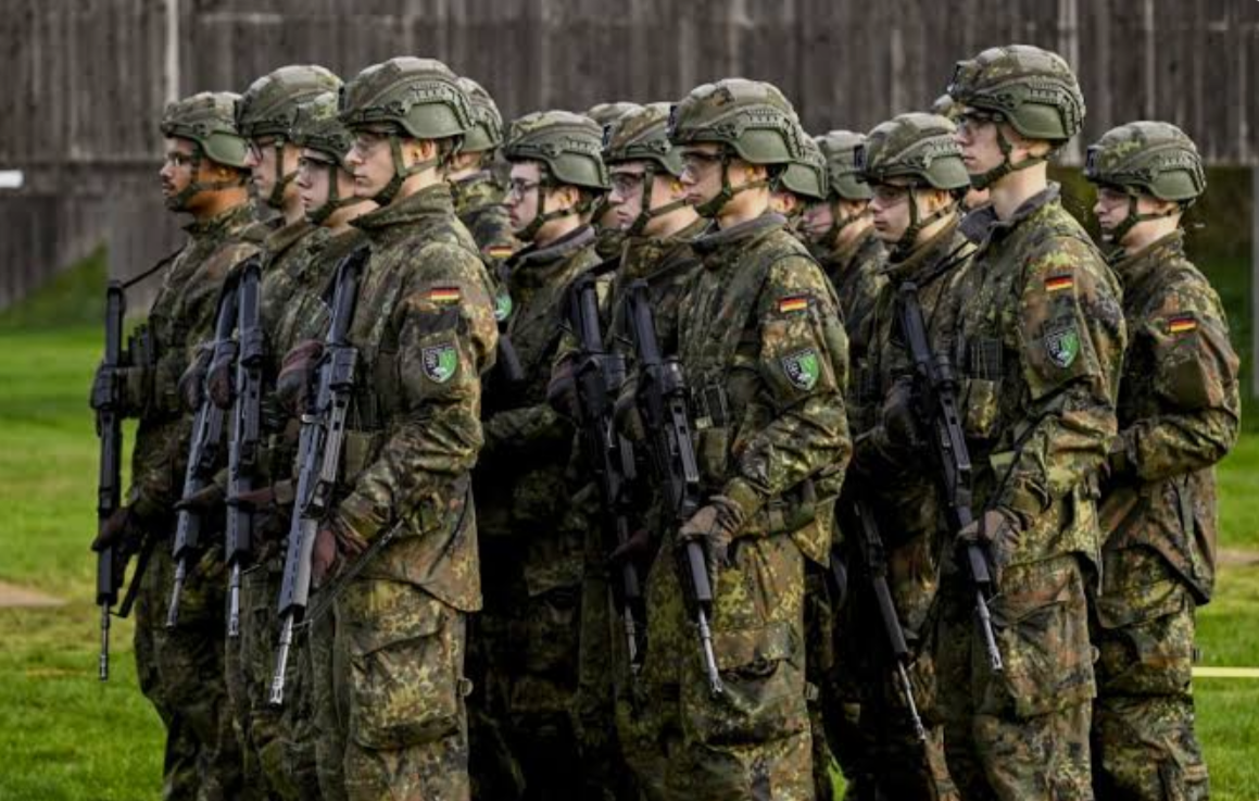 যুক্তরাষ্ট্রে তরুণদের সামরিক বাহিনীতে নিবন্ধন আবারও বাধ্যতামূলক হচ্ছে